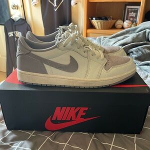 Nike Air Jordan 1s Lows Men’s 11 CZ0790-101